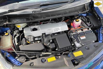 2013 Toyota Prius - Thumbnail