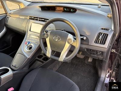 2013 Toyota Prius - Thumbnail