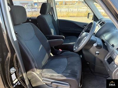 2013 Nissan Serena - Thumbnail