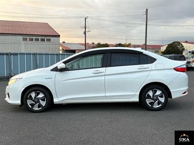 2016 Honda Grace - Thumbnail