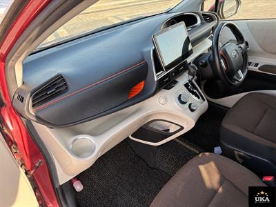 2016 Toyota Sienta - Thumbnail