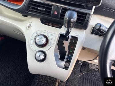 2016 Toyota Sienta - Thumbnail