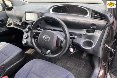 2016 Toyota Sienta - Thumbnail