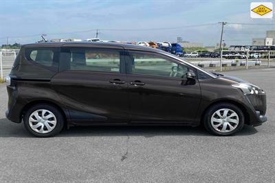 2016 Toyota Sienta - Thumbnail