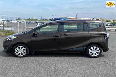 2016 Toyota Sienta - Thumbnail