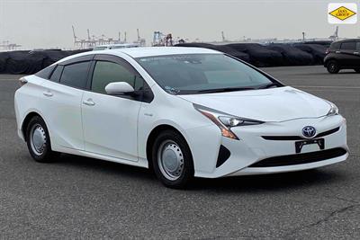 2018 Toyota Prius - Thumbnail