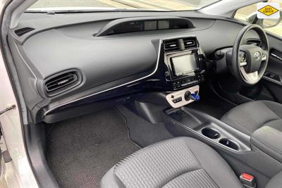 2018 Toyota Prius - Thumbnail