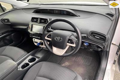 2018 Toyota Prius - Thumbnail