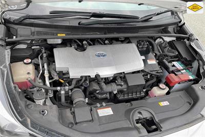2018 Toyota Prius - Thumbnail