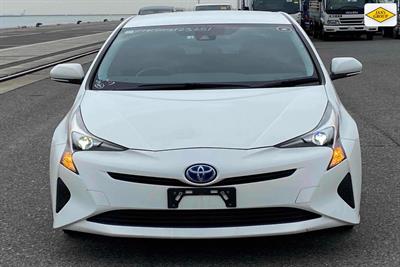 2018 Toyota Prius - Thumbnail