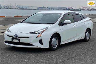 2018 Toyota Prius - Thumbnail