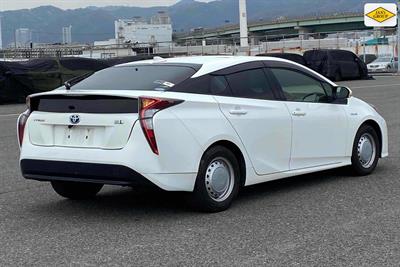 2018 Toyota Prius - Thumbnail