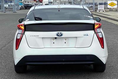 2018 Toyota Prius - Thumbnail