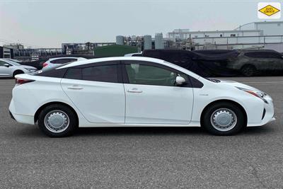 2018 Toyota Prius - Thumbnail