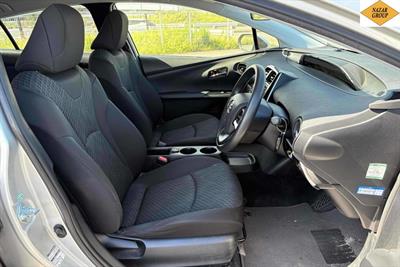 2016 Toyota Prius - Thumbnail