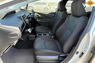 2016 Toyota Prius - Thumbnail