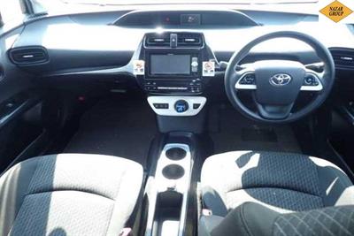 2016 Toyota Prius - Thumbnail