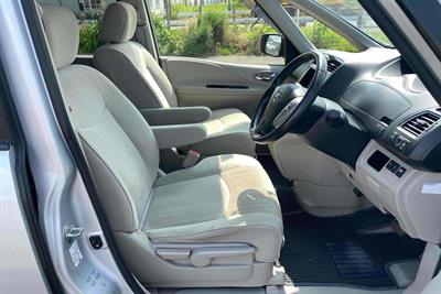 2013 Nissan Serena - Thumbnail