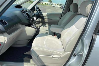2013 Nissan Serena - Thumbnail