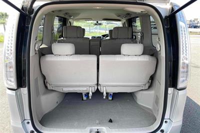 2013 Nissan Serena - Thumbnail