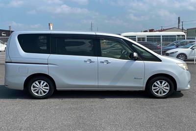 2013 Nissan Serena - Thumbnail