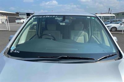 2013 Nissan Serena - Thumbnail