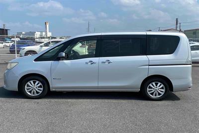 2013 Nissan Serena - Thumbnail