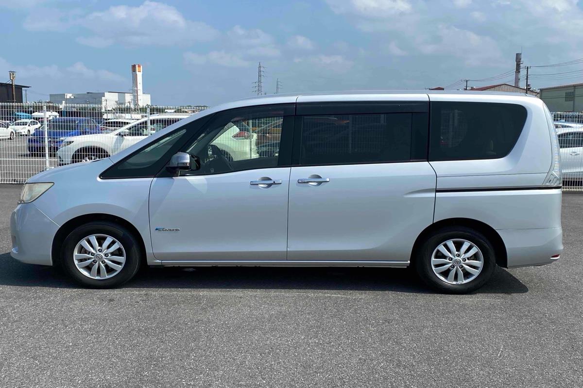 2013 Nissan Serena