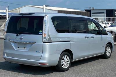 2013 Nissan Serena - Thumbnail