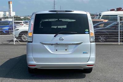 2013 Nissan Serena - Thumbnail